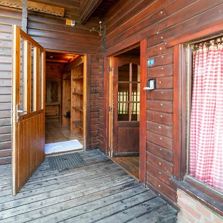 펜션 Comfort Near Durbuy, Cleaning Included