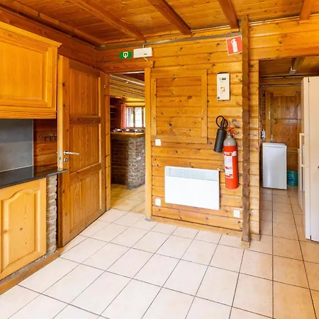 펜션 Comfort Near Durbuy, Cleaning Included *